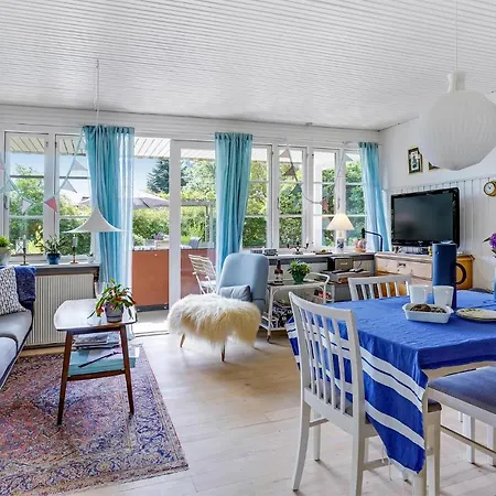 Gorgeous In With Kitchen Holiday home
